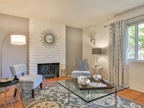 Interior - Modern Zen Retreat - Best Indoor & Outdoor Living (Cathedral City)