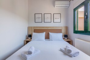 13 bedrooms, in-room safe, iron/ironing board, travel crib - Villa Ourania with private pool and panoramic view, Sleeps 24+ (Lygaria)