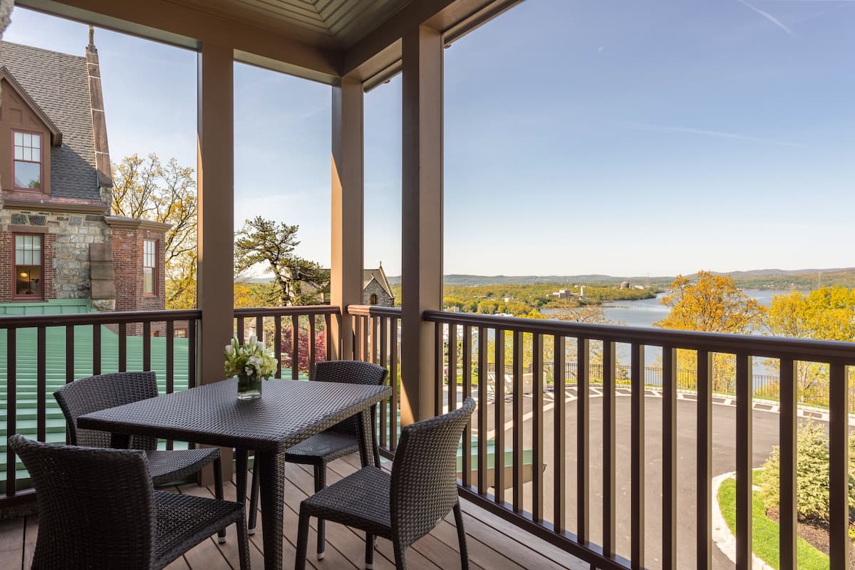 Superior-Zimmer, 1 Queen-Bett, Flussblick | Terrasse/Patio