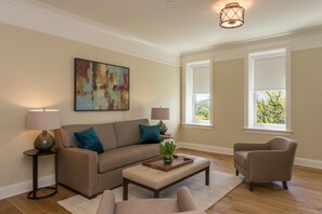 Quarto superluxo | Roupas de cama antialérgicas, cofres nos quartos, quartos à prova de som