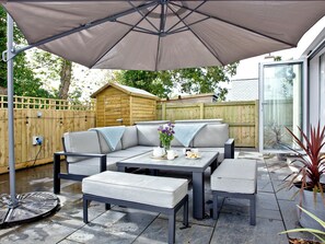 Outdoor dining - 4 bedroom accommodation in Trelights, near Port Isaac (Trelights, near Port Isaac)