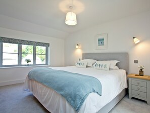 4 bedrooms, free WiFi, bed sheets - 4 bedroom accommodation in Trelights, near Port Isaac (Trelights, near Port Isaac)