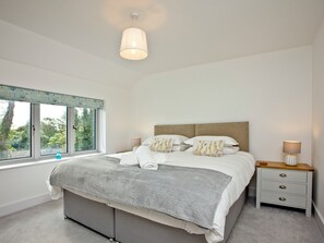 4 bedrooms, free WiFi, bed sheets - 4 bedroom accommodation in Trelights, near Port Isaac (Trelights, near Port Isaac)
