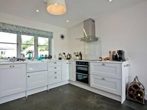 Oven, dishwasher, highchair, freezer - 4 bedroom accommodation in Trelights, near Port Isaac (Trelights, near Port Isaac)