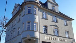 A historic building with a corner turret and multiple windows. The name 'ROBERT PHILIPP' is displayed prominently on the facade. - Pension Schöne (Grossrohrsdorf)