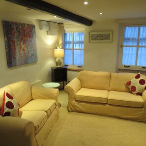 Lounge - Frog Palace (Exeter)