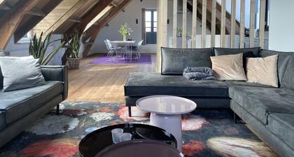 Award winning luxury, renovated ‘flowerbulb barn’ near beach and Keukenhof (10p)