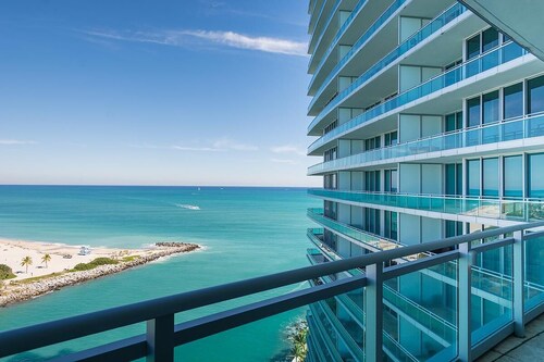 Privately managed 2BR+ 2,5Bath  best line oceanfront at the Ritz  Bal Harbour 