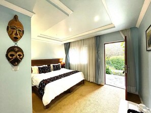 Rom – standard | Safe på rommet, skrivebord for bærbar PC og strykejern/-brett