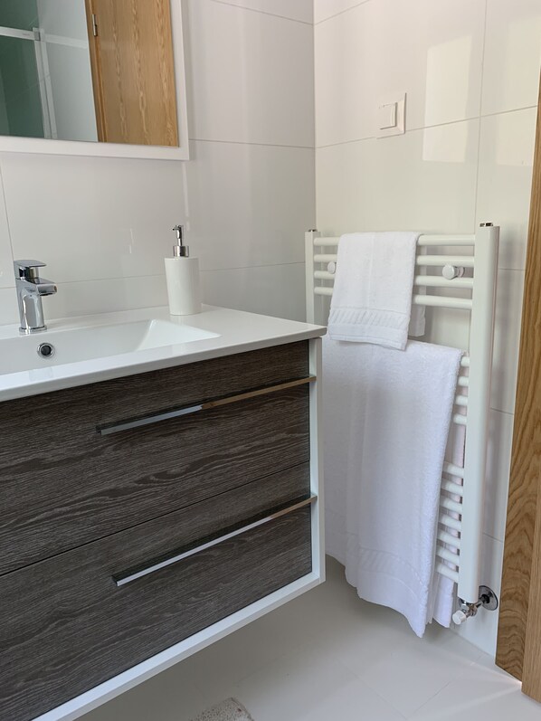 Shower, hair dryer, towels, toilet paper