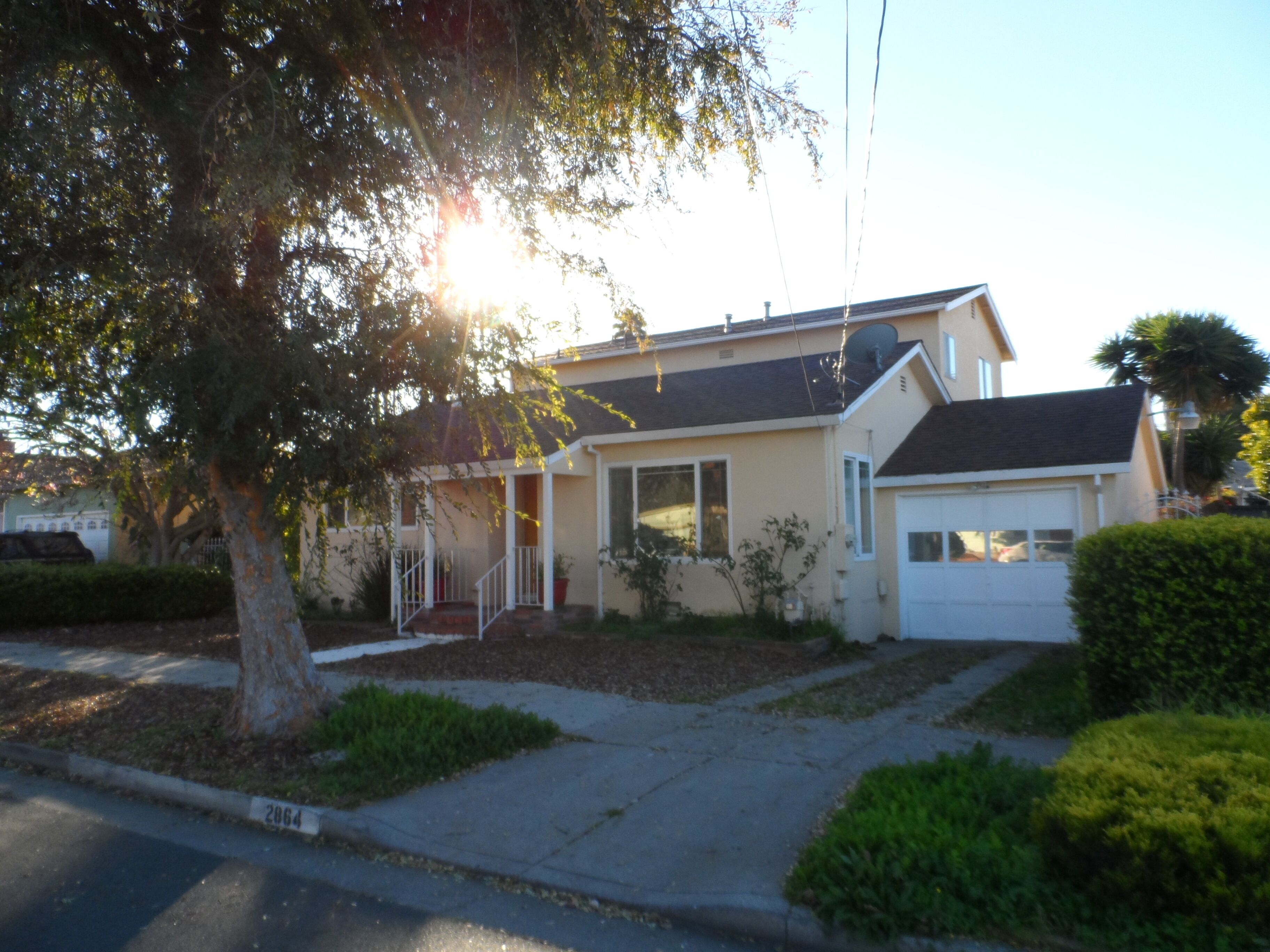 Spacious 2brm /2BA first floor of a two story house
