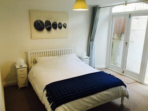 3 bedrooms, iron/ironing board, WiFi, bed sheets - Spacious historic apartment (Bournemouth)