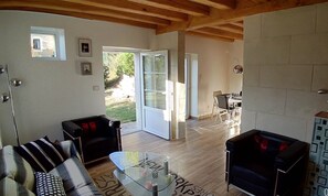 TV, DVD player - Gite des 3 Provinces (COUFFY)