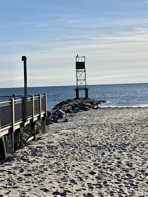 沙滩椅、沙滩毛巾
