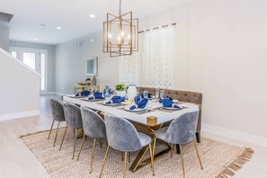 House (6 Bedrooms) | Interior