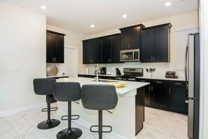 House (5 Bedrooms) | Interior