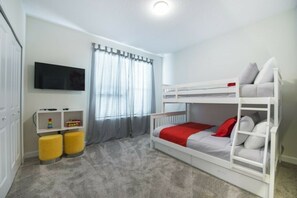 House (5 Bedrooms) | Interior