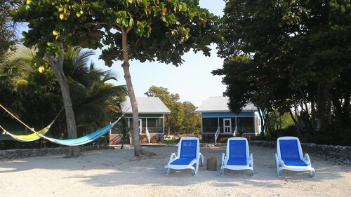 The Dolphin House - A Serenity Beach Cottage