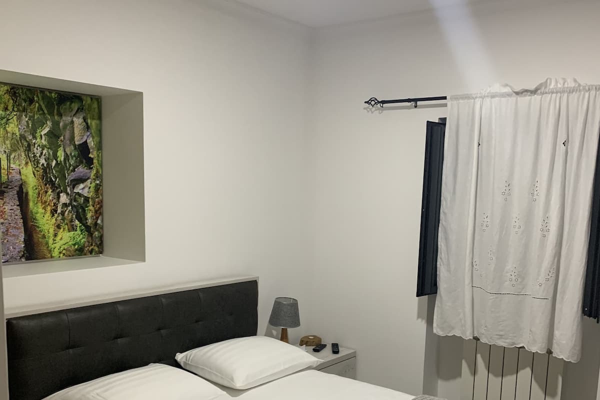 Habitación doble estándar | Decoración personalizada, muebles diferentes y wifi gratis