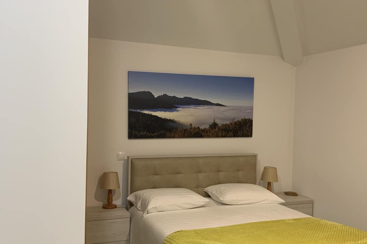 Decoración personalizada, muebles diferentes y wifi gratis