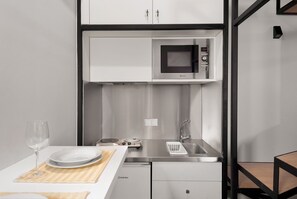 Geladeira, micro-ondas, cooktop, lava-louças