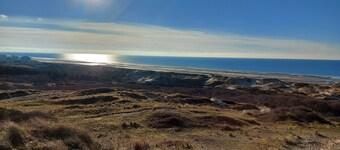 Kalastajan talo lähellä merta