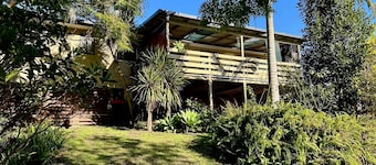 THE Nest - Central comfortable pet friendly home - 9 Dromedary Court