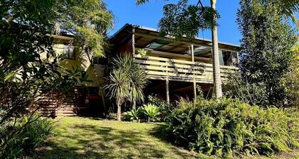 THE Nest - Central comfortable pet friendly home - 9 Dromedary Court