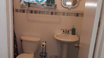Dusche, Handtücher, Toilettenpapier