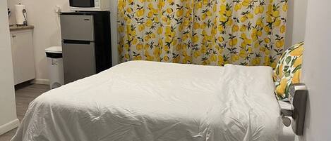 1 bedroom, iron/ironing board, WiFi, bed sheets