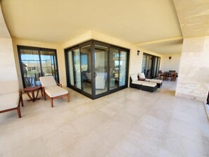 TV - Includes 8+ green fees for Golf at Greg Norman RSL, 5* star GSR San Lucas resort (Cabo San Lucas)