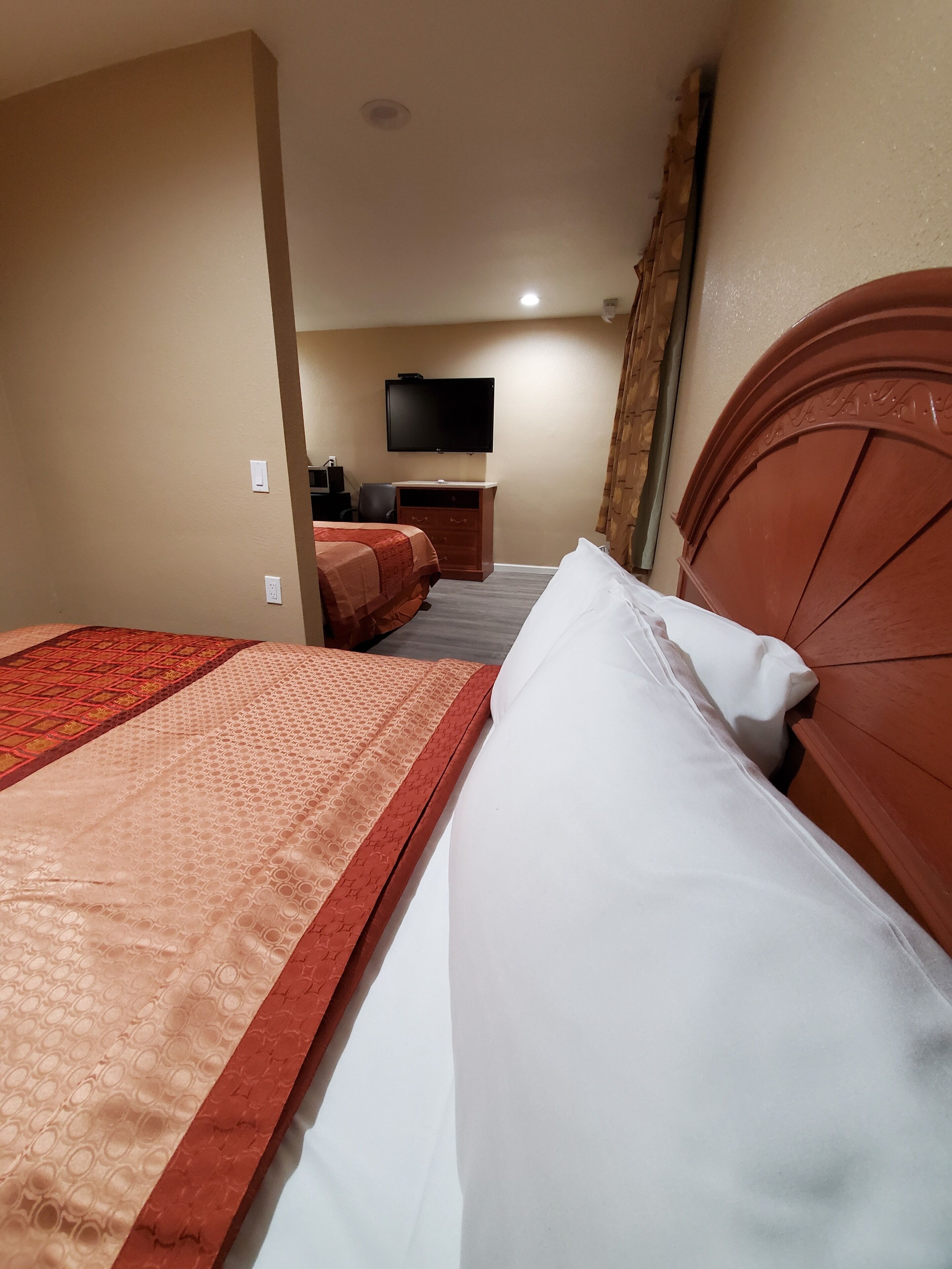 Deluxe Double Room | Individually decorated, individually furnished, desk, laptop workspace