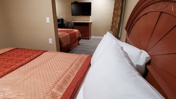 Deluxe Double Room | Individually decorated, individually furnished, desk, laptop workspace