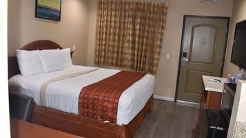 Single Room | Individually decorated, individually furnished, desk, laptop workspace