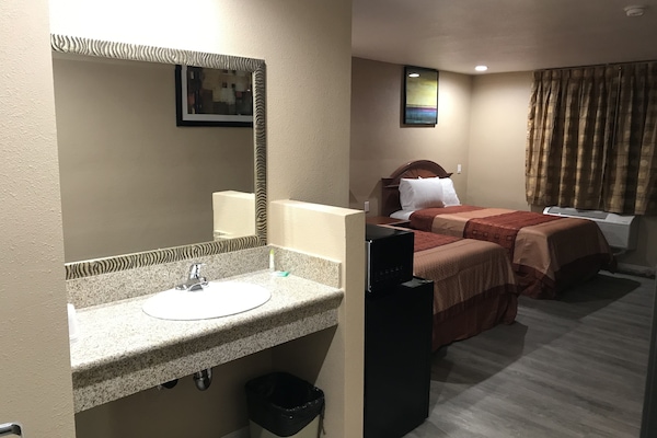 Deluxe Double Room | Individually decorated, individually furnished, desk, laptop workspace