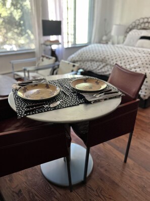 1 bedroom, iron/ironing board, free WiFi, bed sheets - Inside  Downtown  Aspen!  4 blocks to Ski- AJAX Mountain!  Steps to restaurants! (Aspen Mountain)
