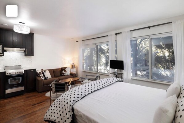 1 chambre, fer et planche Ă repasser, Wi-Fi gratuit, draps fournis