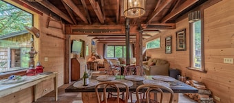 Private cabin close to lagoons, beaches & Redwood National Park