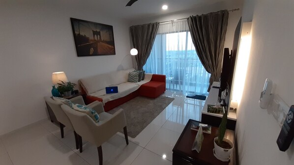 TV - Aldridge Residence Tropical Deluxe Suite (Shah Alam)