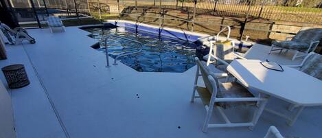 Piscina all'aperto, una piscina riscaldata