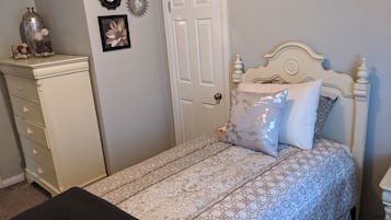 3 bedrooms, iron/ironing board, travel crib, free WiFi