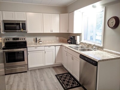 NEWLY renovated just minutes from Airport/Presque Isle!