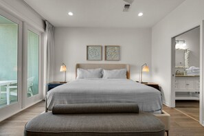 4 bedrooms, desk, iron/ironing board, free WiFi