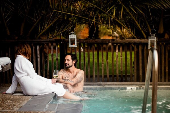 Couples treatment rooms, hot stone massages, deep-tissue massages - Boon Hotel + Spa - Adults Only (Guerneville)