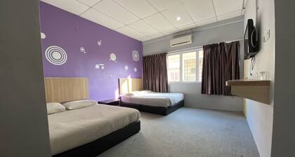 OYO 89760 Harmoni Inn Hotel