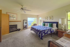 3 bedrooms, iron/ironing board, Internet, bed sheets - Dog-friendly, waterfront home with ocean views, private hot tub & deck (Orick)