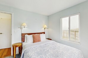 3 soverom, strykejern/-brett, internettilgang og sengetøy