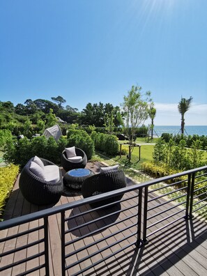 Terrace/patio - Mae Phim Beach front Escape Resort (Kram)