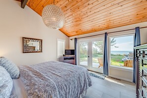 2 slaapkamers, een strijkplank/strijkijzer, internet, beddengoed