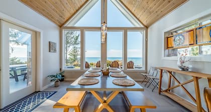 Classic home with ocean views - just a short walk to parks & beaches